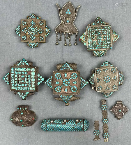 Collection of jewelry, probably also silver with