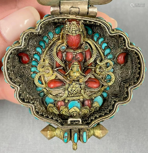 Pendant. Probably as a shrine, Tibet, China antique.