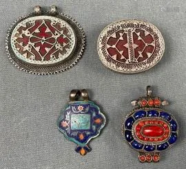 4 pieces of jewelry. Probably pendant, amulet, box.