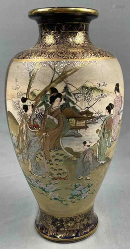 Vase. Probably Satsuma Japan old.