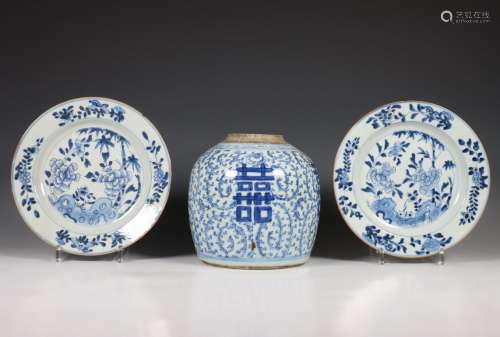 China, paar blauw-wit porseleinen borden, Qianlong en gember...