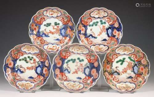 Japan, serie van vijf Imari plooiborden, Edo periode, 18e ee...