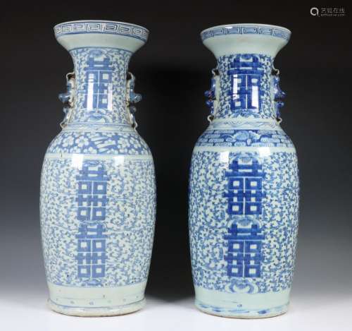 China, paar blauw-wit porseleinen vazen, laat Qing dynastie,...