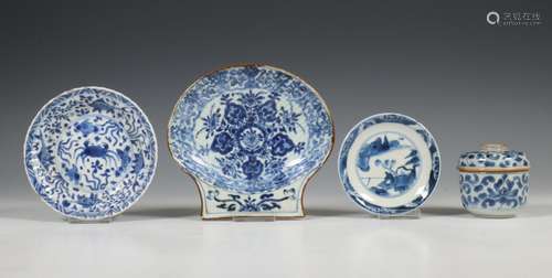 China, een collectie blauw-wit porselein, Kangxi en later,