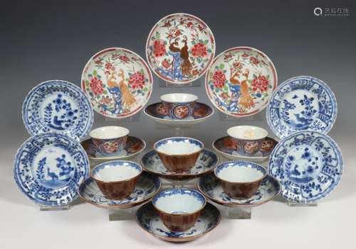 China, een collectie blauw-wit, famille rose en Imari porsel...