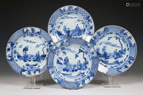 China, een set van vier blauw-wit porseleinen borden, Kangxi...