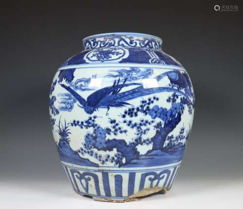 China, een blauw-wit porseleinen pot, 19e eeuw,