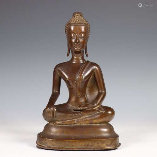 Laos, een bronzen figuur van Boeddha, ca. 17e eeuw,