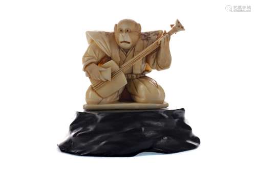 A JAPANESE IVORY CARVING OF A MONKEY MUSICIAN