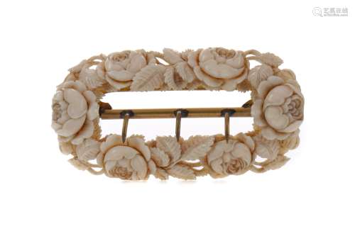A LATE 19TH CENTURY CHINESE CANTON IVORY BELT BUCKLE