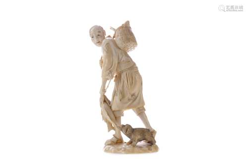 A JAPANESE IVORY CARVING OF A FISHERMAN
