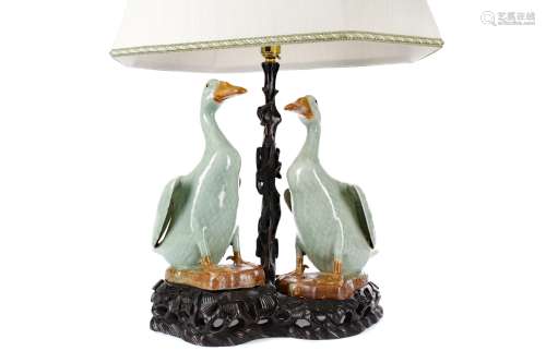 AN EARLY 20TH CENTURY CHINESE TABLE LAMP