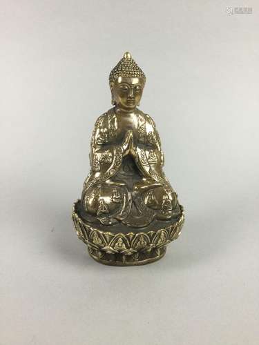 A 20TH CENTURY CHINESE BRASS BUDDHA