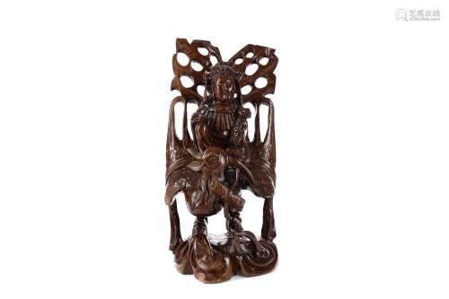 AN EARLY 20TH CENTURY CHINESE CARVED ROOTWOOD FIGURE
