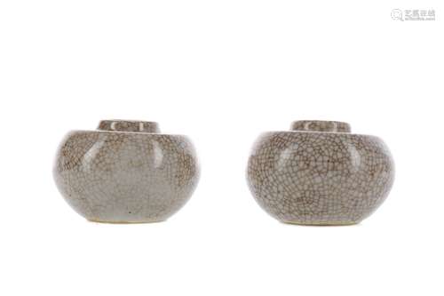 A PAIR OF CHINESE GE CRACKLE GLAZE WATER POTS