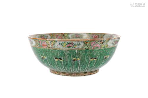 A 19TH CENTURY CHINESE FAMILLE ROSE BOWL
