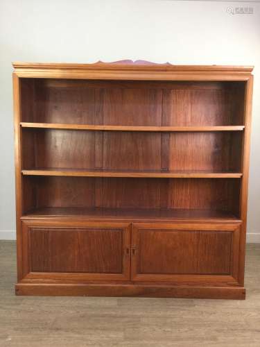 A 20TH CENTURY CHINESE BOOKCASE
