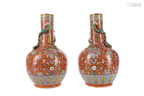 A PAIR OF LATE 19TH CENTURY CHINESE BOTTLE SHAPED VASES