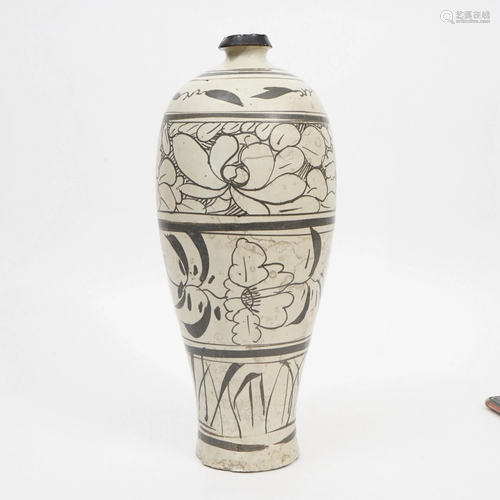 A CIZHOU KILN VASE WITH BLACK FLOWERS ON WHITE