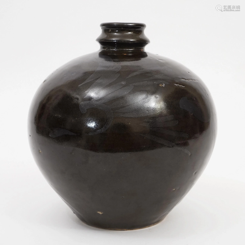 A CIZHOU KILN BLACK GLAZE AND BROWN COLOR DULU VASE