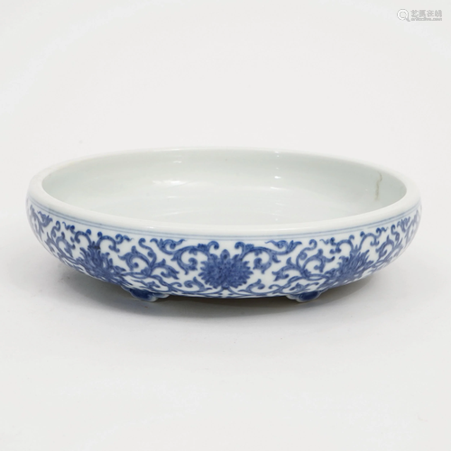 A BLUE AND WHITE PLATE