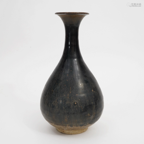 A BLACK GLAZE VASE FROM CIZHOU KILN