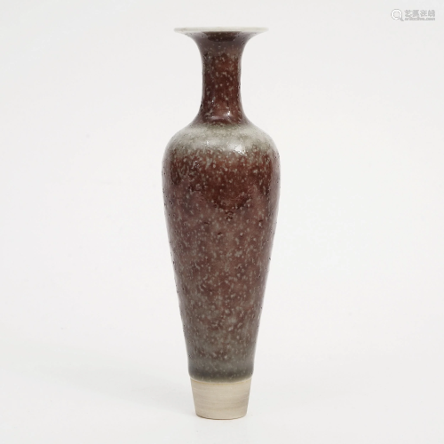 A PIECE OF COWPEA RED LEAF SHAPE VASE
