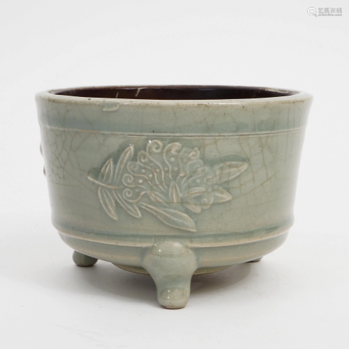 A PIECE OF LONGQUAN KILN, EMBOSSED THREE-LEGGED CENSER