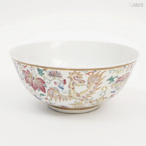 A FAMILLE ROSE BOWL WITH PHOENIX PATTERN