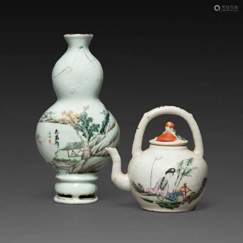 SUITE DE DEUX OBJETSen porcelaine et émaux polychromes, comp...