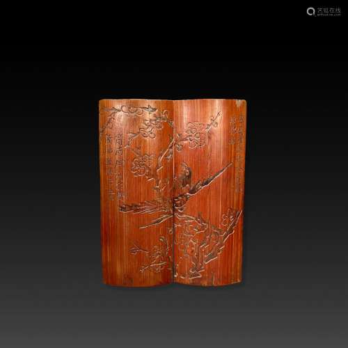 PAIRE DE REPOSE-POIGNETSen bambou finement sculpté, à décor ...