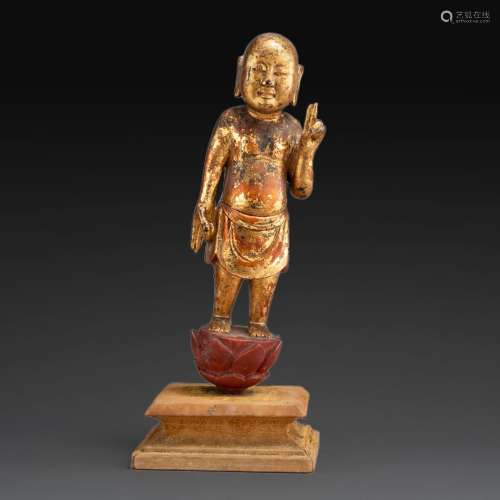 STATUETTEen bois laqué or et rouge, représentant le Bouddha ...