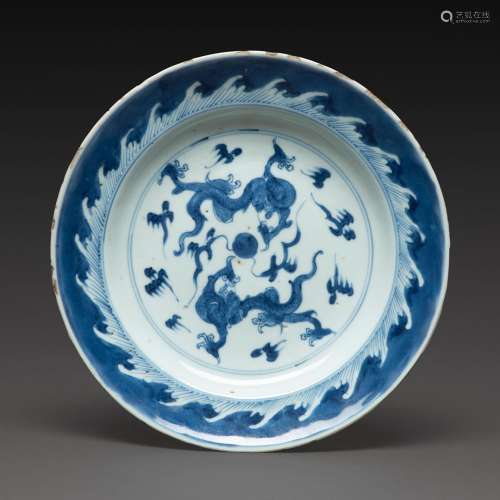 COUPEen porcelaine bleu-blanc dite de Hue, à décor de deux d...