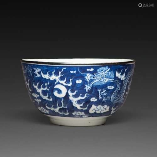 COUPEen porcelaine bleu-blanc dite de Hue, à décor de deux d...