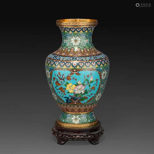 GRAND VASE BALUSTREen bronze et émaux cloisonnés polychromes...