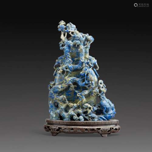 VASE COUVERT en lapis-lazuli, de forme balustre, sculpté en ...