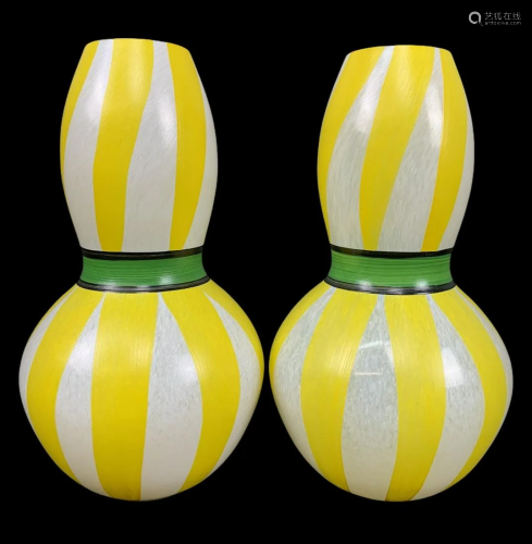 Kosta Boda Pair Hyndman-vallien Yellow Vases