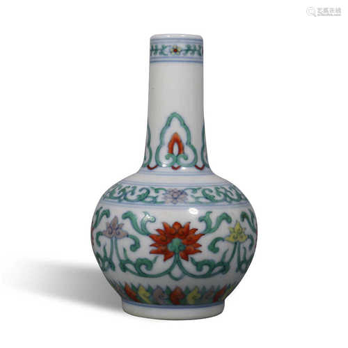 Qing Dynasty Yongzheng pastel bottle