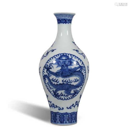 Qing Dynasty Qianlong blue and White Olive vase with dragon ...