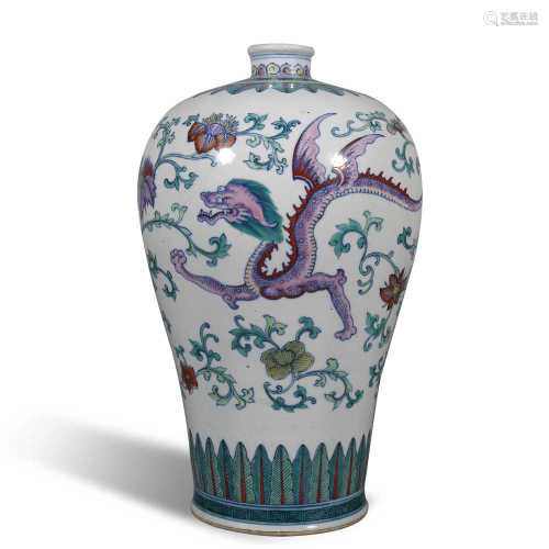 Qing Dynasty Qianlong famille rose vase with dragon pattern