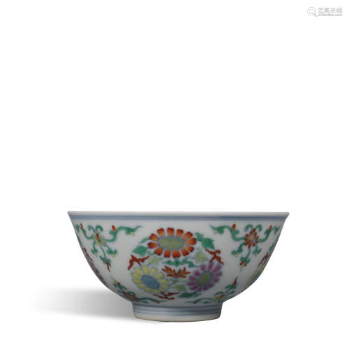 Qianlong famille rose bowl in Qing Dynasty