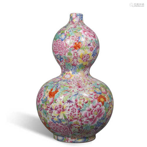 Qing Dynasty pastel gourd vase with flower pattern