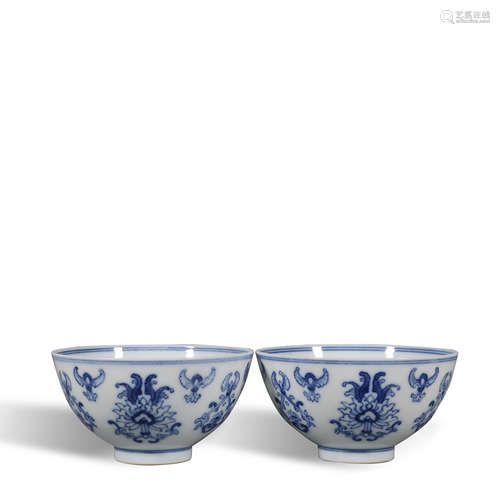 A pair of blue and white bowls in Yongzheng of Qing Dynasty