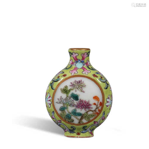 Qing Dynasty Qianlong pink snuff bottle