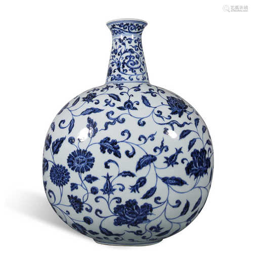 Blue and white vase with lotus pattern in Ming Dynasty