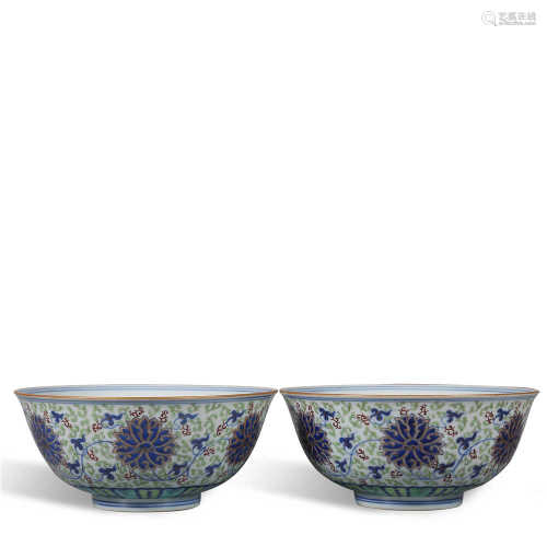 A pair of Guangxu famille rose bowls in Qing Dynasty