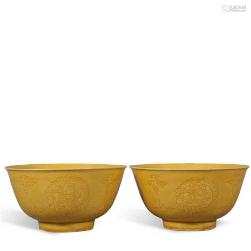 A pair of yellow glazed dragon bowl in Kangxi of Qing Dynast...