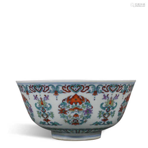Qianlong flower bowl in Qing Dynasty