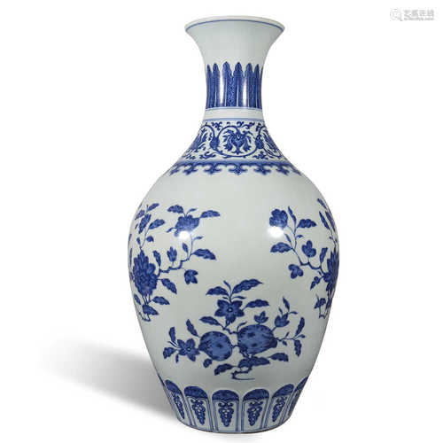 Qing Dynasty Yongzheng blue and white bottle