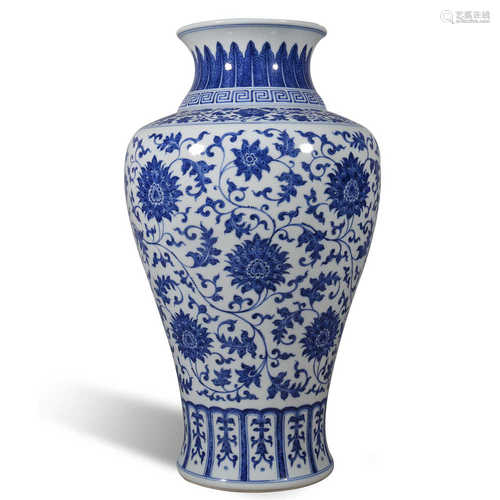 Qing Dynasty Jiaqing blue and white lotus pattern bottle